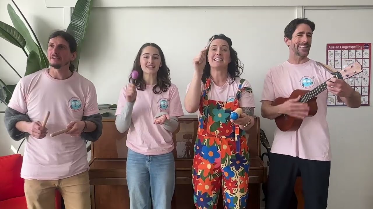 Rig a jig jig | Space Songs | Musical Minds