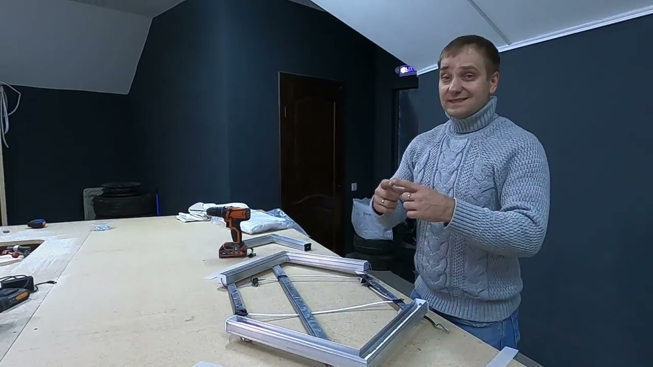 Как вклеить светодиодную ленту в угол световой линии