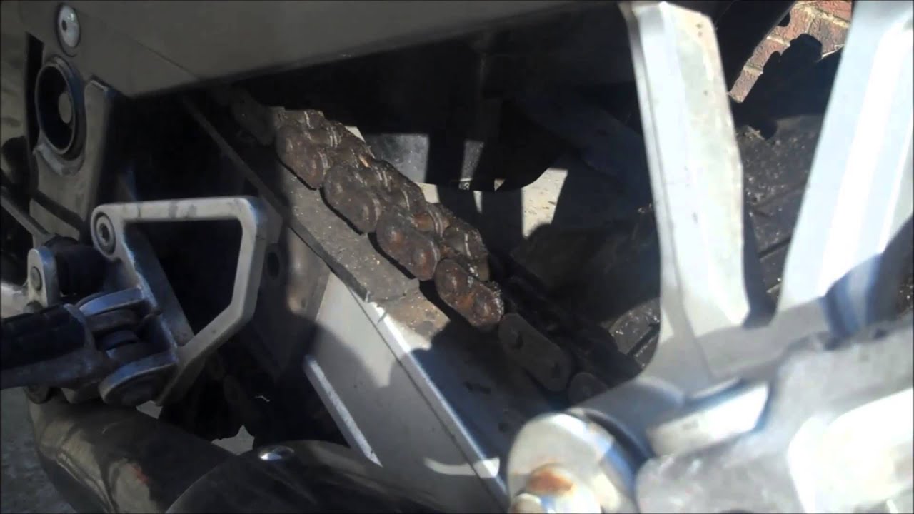 How to align the rear wheel of a motorcycle