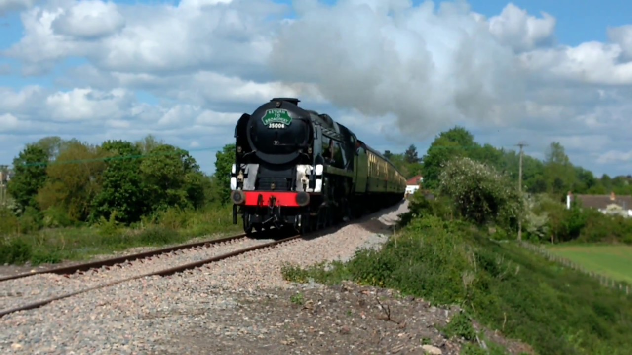 35006 P & O accelerates past Childswickham