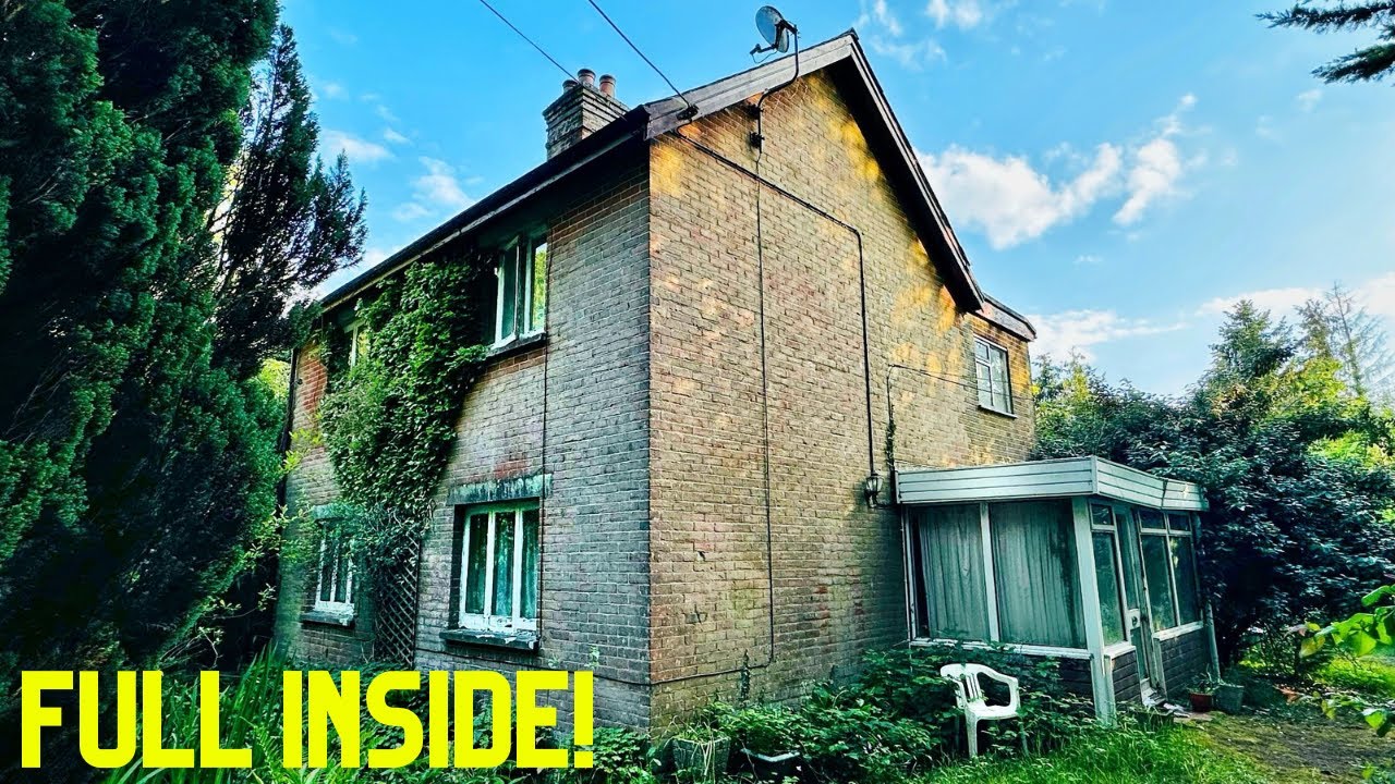We Find An Incredible ABANDONED House With Everything Left Behind!