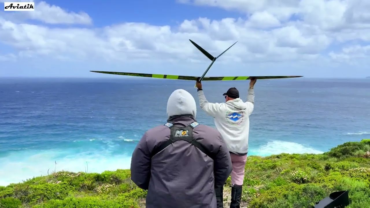 Wasabi F3F glider - cutting some laps