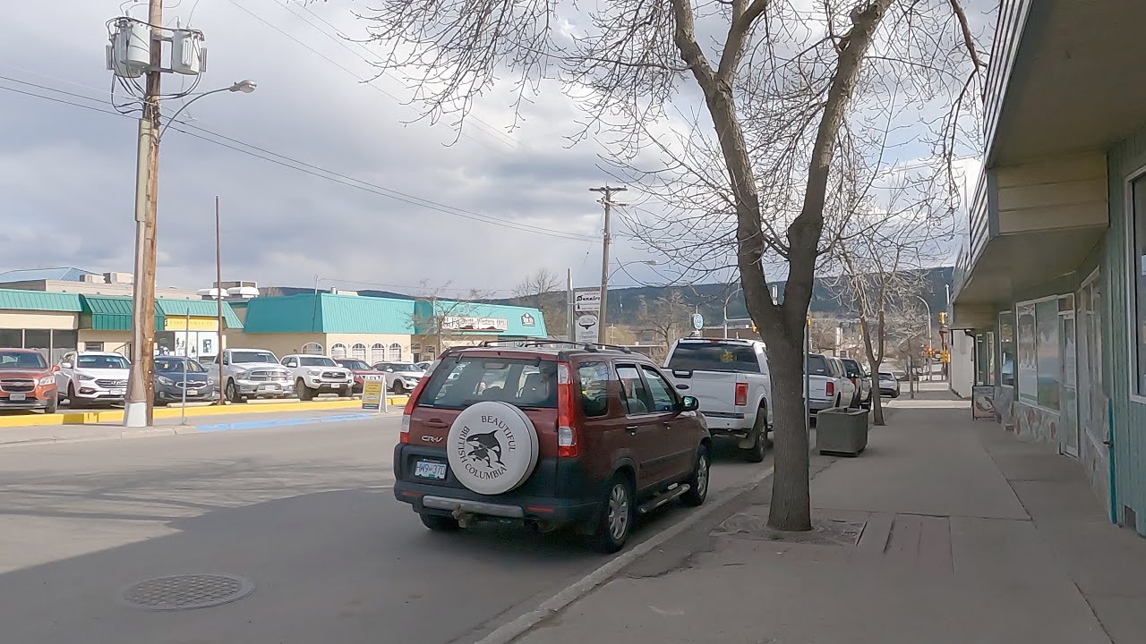 WILLIAMS LAKE BC Canada - Walking in Downtown on a Friday Evening