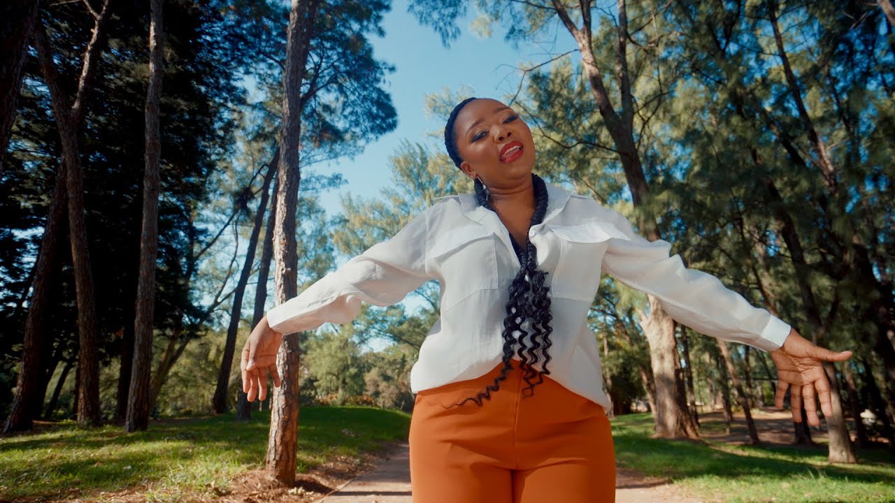 Nontokozo Mkhize - Lu Strong (Official Video) (feat. Nomfundo Moh)