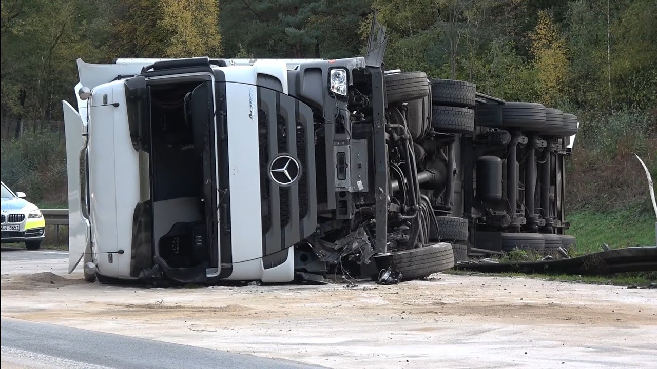 [LKW umgekippt] Vollsperrung A 30--Einsatz Feuerwehr Ibbenbüren