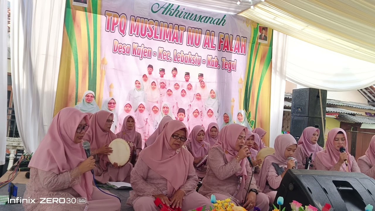Shollu 'ala nuriladzi @SyafaAnnisa DDi acara wisuda TPQ 