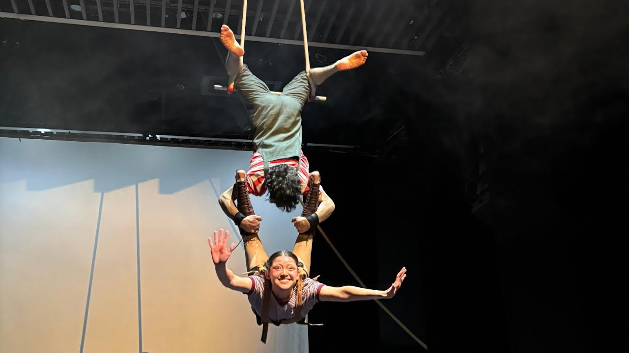 ¡LOS NIÑOS! Dúo de trapecio fijo