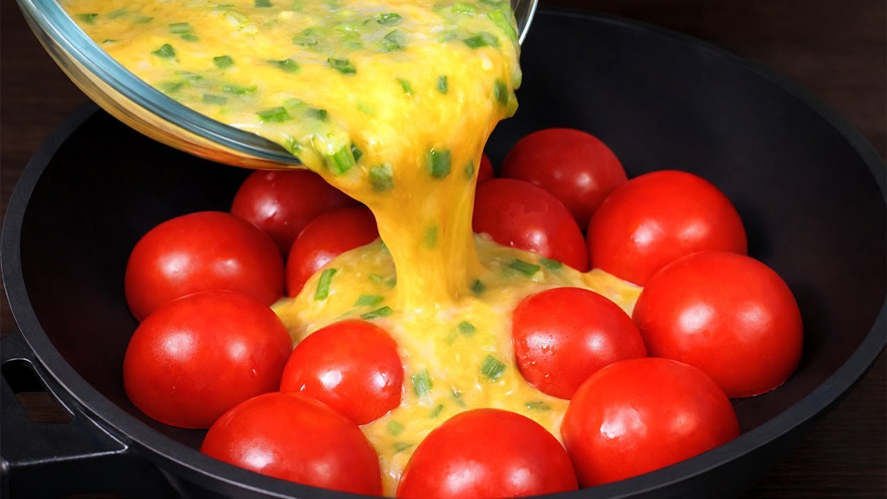 Just Pour the Eggs! This Tomato & Cheese Breakfast Is Ready in Minutes 🍳🔥