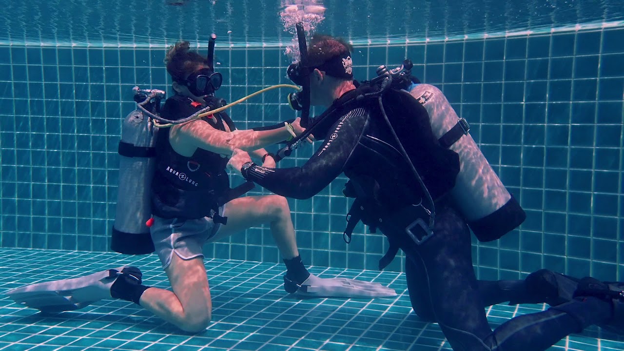 Alternate Air Source Stationary Skill - PADI Open Water Course