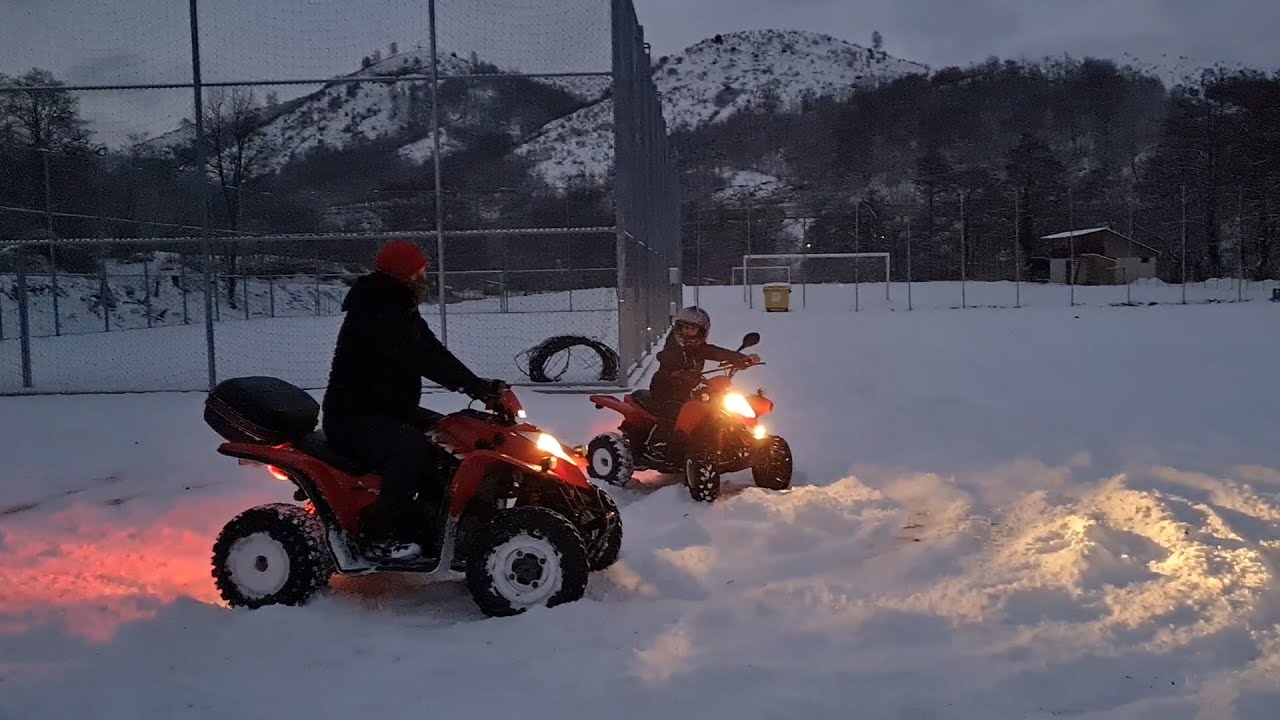 Drift in snow with mom and dad - Kymco Maxxer 50 KXR 250 - ATV for children