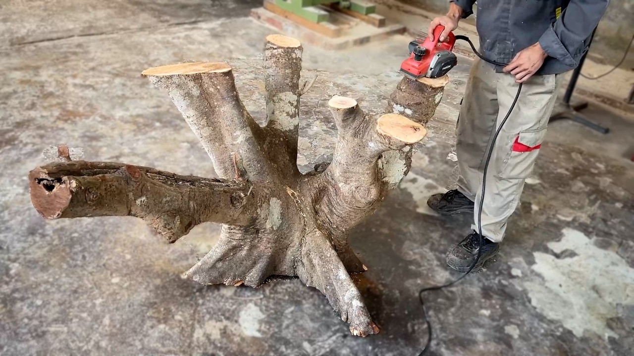 Don't Believe If Don't See: Creative Guy Turns Worthless Tree Stump to Thousand Dollar Coffee Table