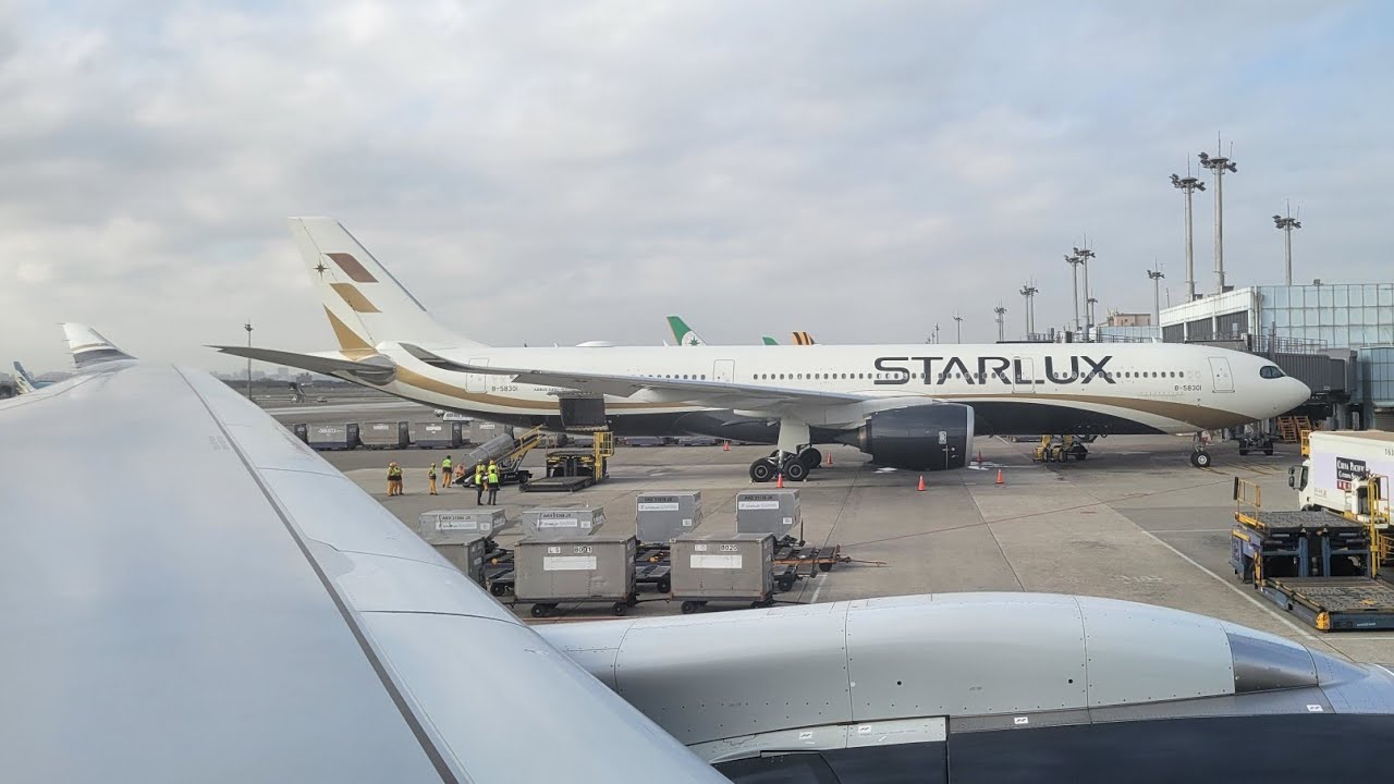 [#星宇航空 桃園機場貴賓室開箱]STARLUX Airlines JX731 Taipei---Singapore Economy Class Journey 星宇航空 JX731 經濟艙飛行報告