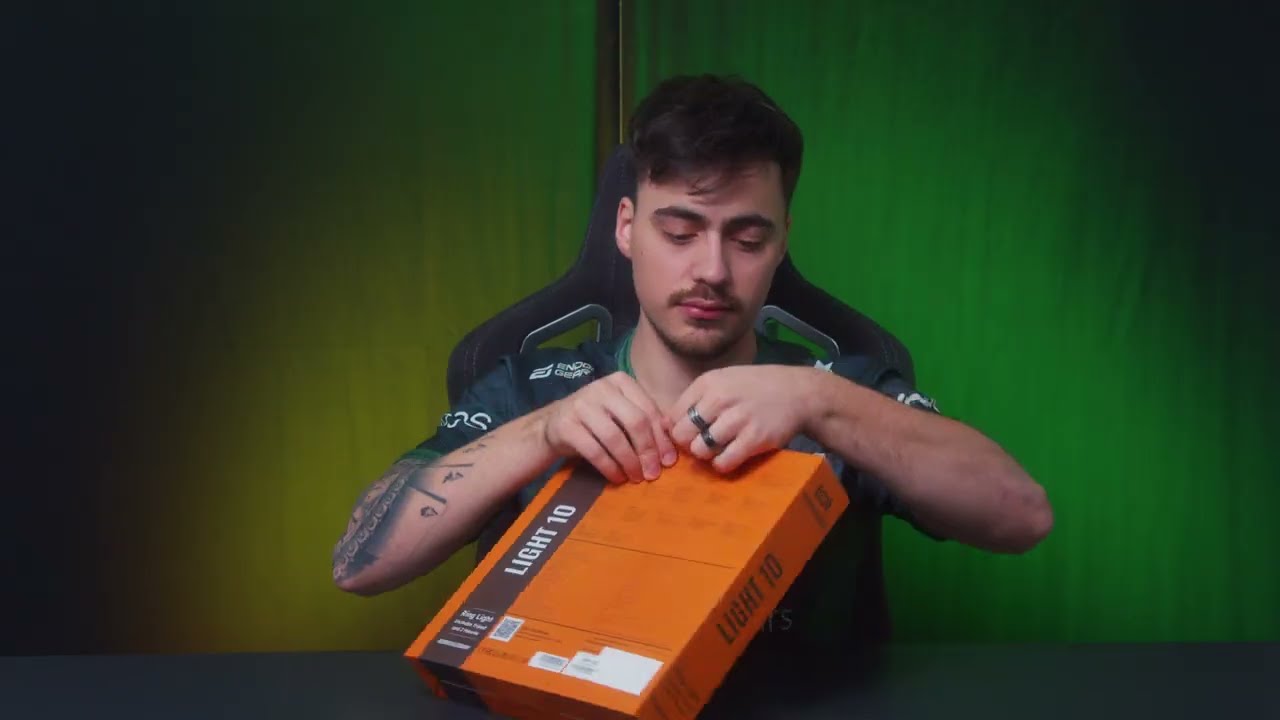Streamplify Light 10 - Unboxing with Slaxz-!