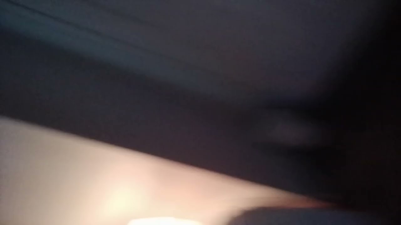 Примеряю новые тапочки.