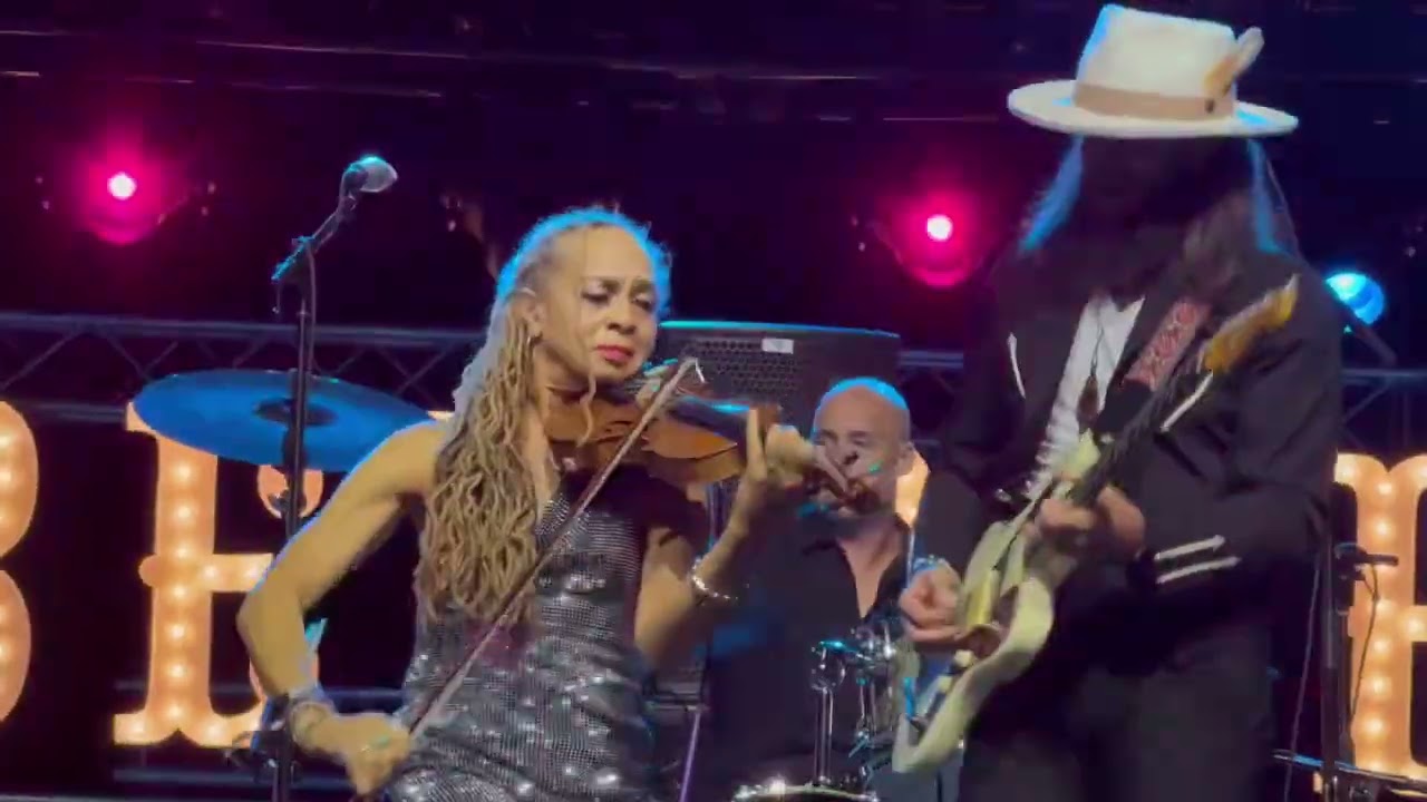 Danielle Nicole and Anne Harris.