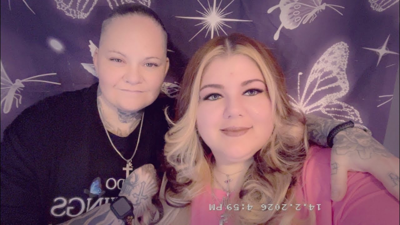 Ari&Mo is live!