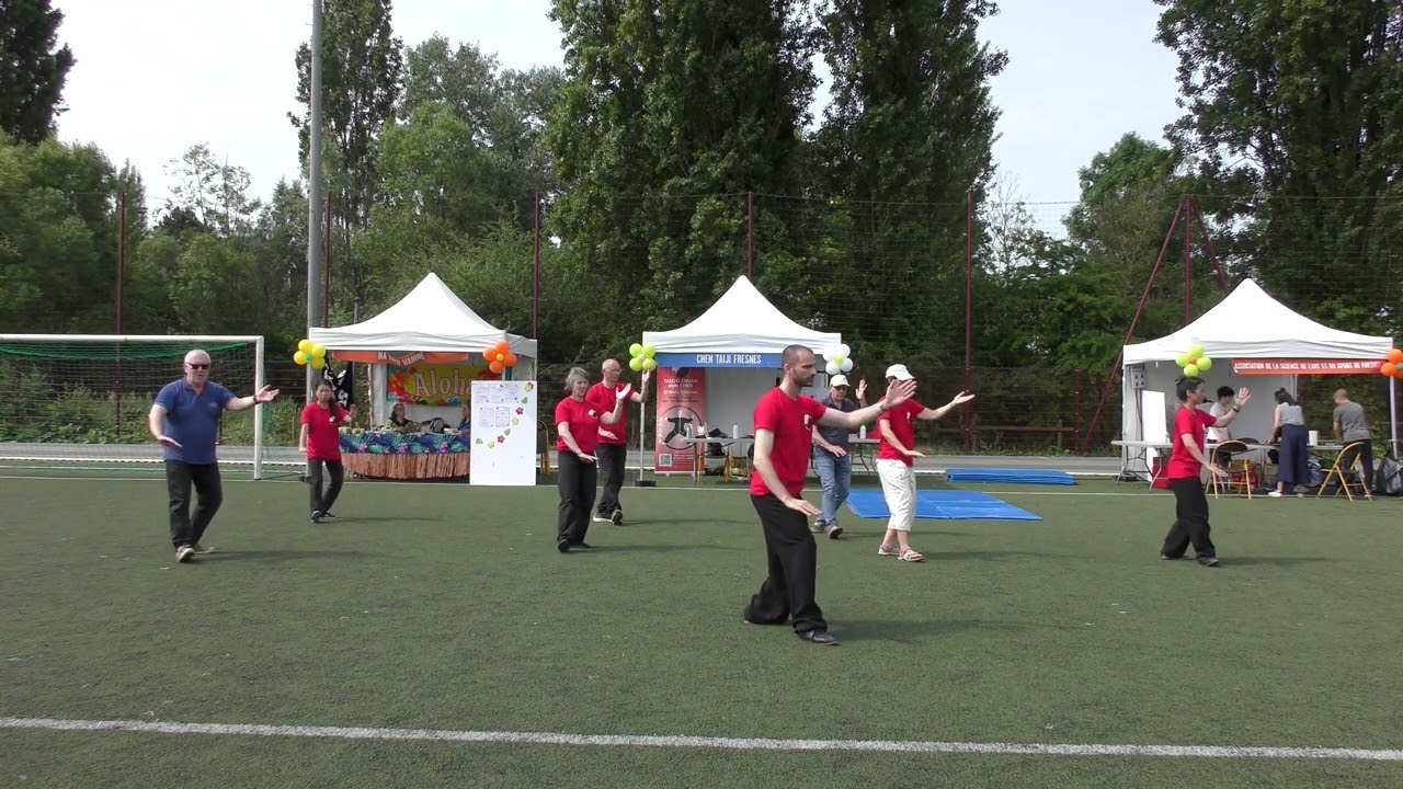 Les 18 Pas Taiji Quan style CHEN, en groupe, à la Fête de l'été de Fresnes 2023