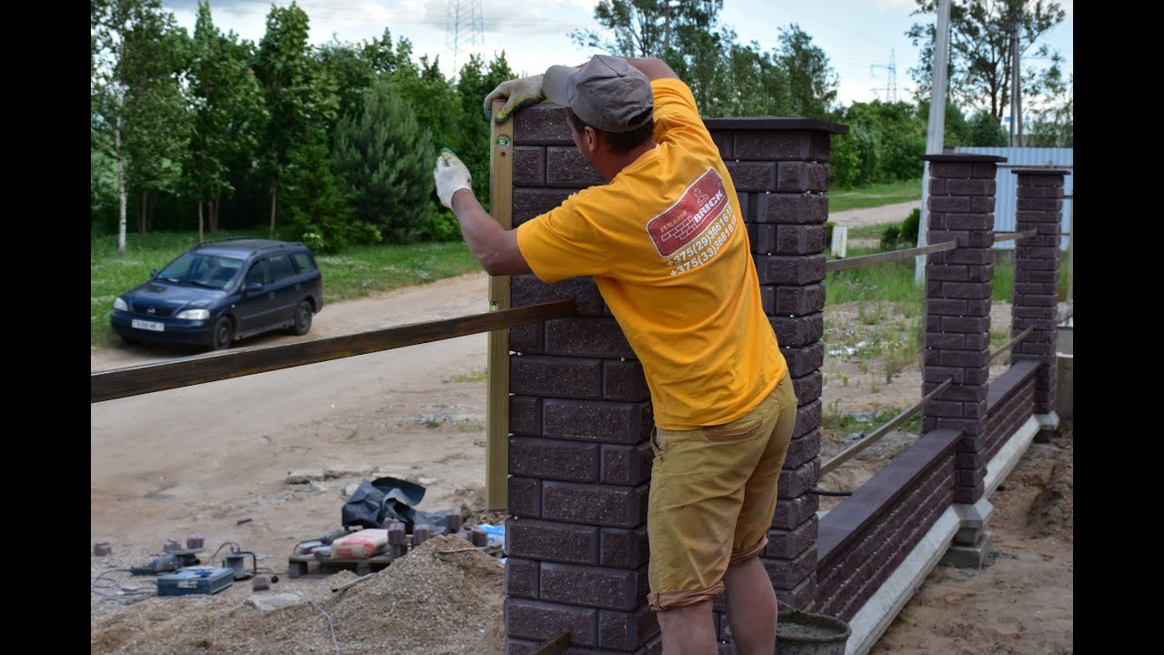 Монтаж забора BRICK на ригельную систему