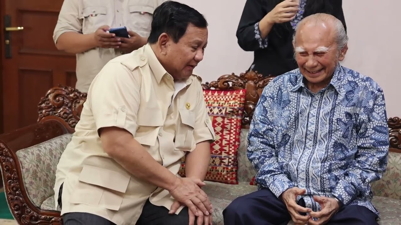 Momen Penuh Hormat Presiden Prabowo ke Emil Salim- Minta Maaf Saya Baru Datang Sekarang