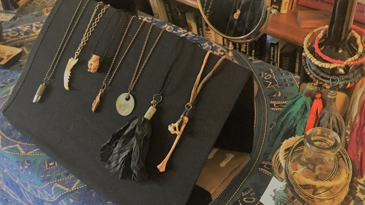 CHEAP & EASY Jewelry Display DIY For Necklaces and Tassels