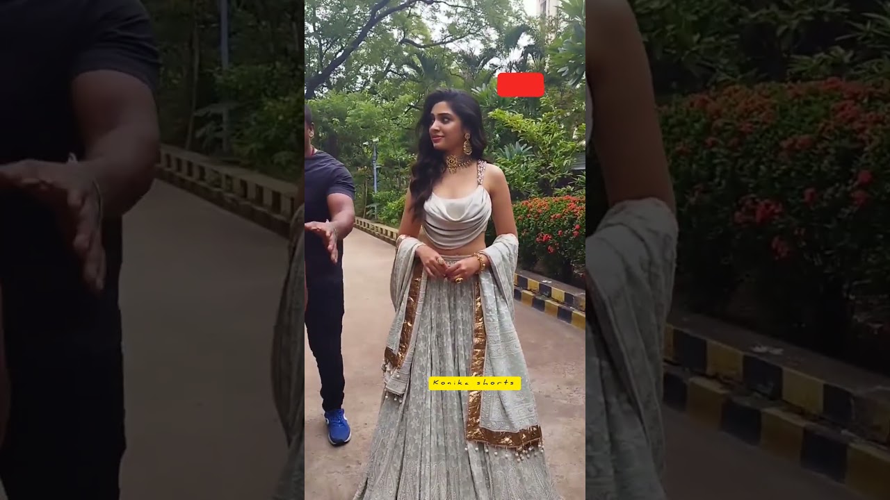 Krithi Shetty Hot Navel Show Cute Entry at Custody Trailer Launch | Naga Chaitanya | Venkat Prabhu❣️