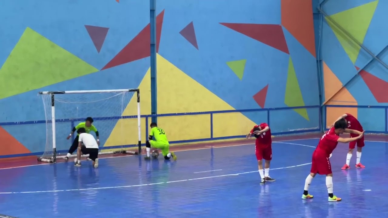 گرم کاری تیم های فوتسال امید افغانستان و منتخب مهاجرین ایران