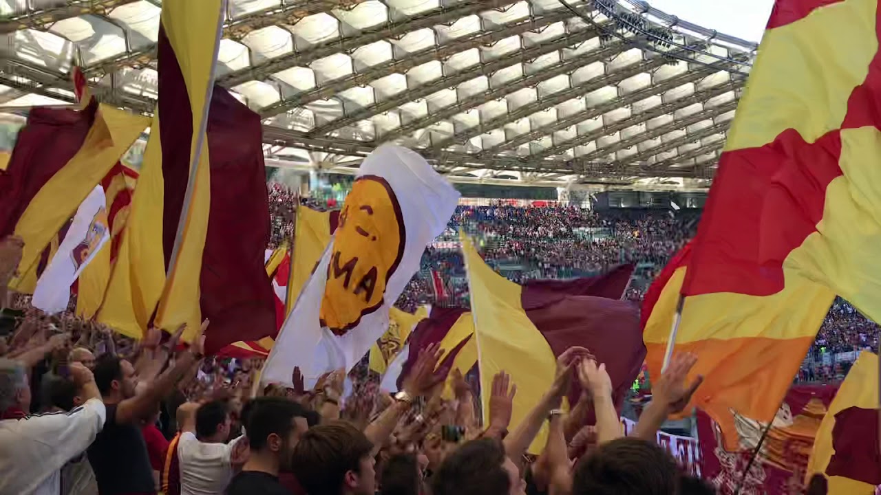 Derby Roma Lazio curva sud coreografia da brivido
