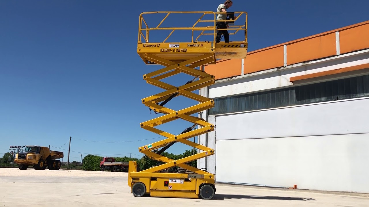 PIATTAFORMA AEREA ELETTRICA HAULOTTE COMPACT 12 - DISPONIBILE A NOLEGGIO - H MAX 12 METRI - 300 KG