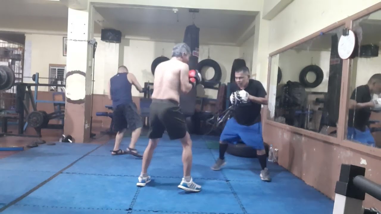 Boxing workout, Old man boxing