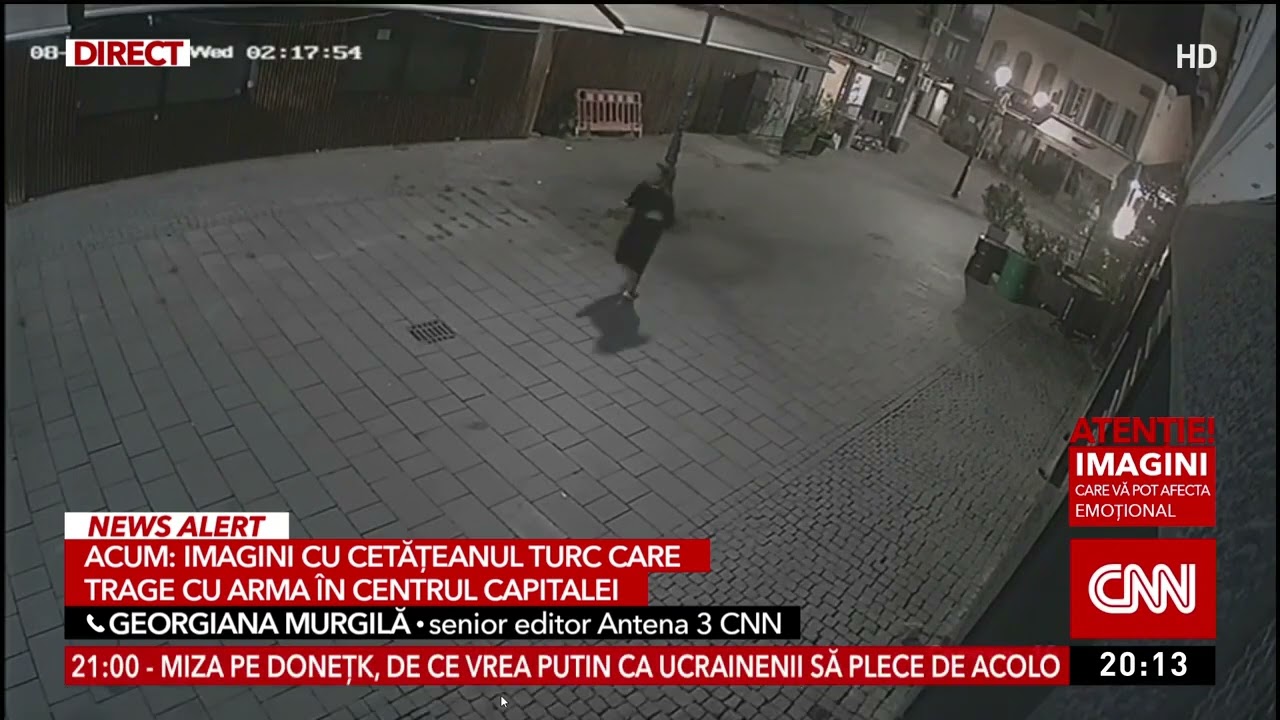 Momentul în care autorul atacului din Centrul Vechi al Bucureştiului deschide focul.