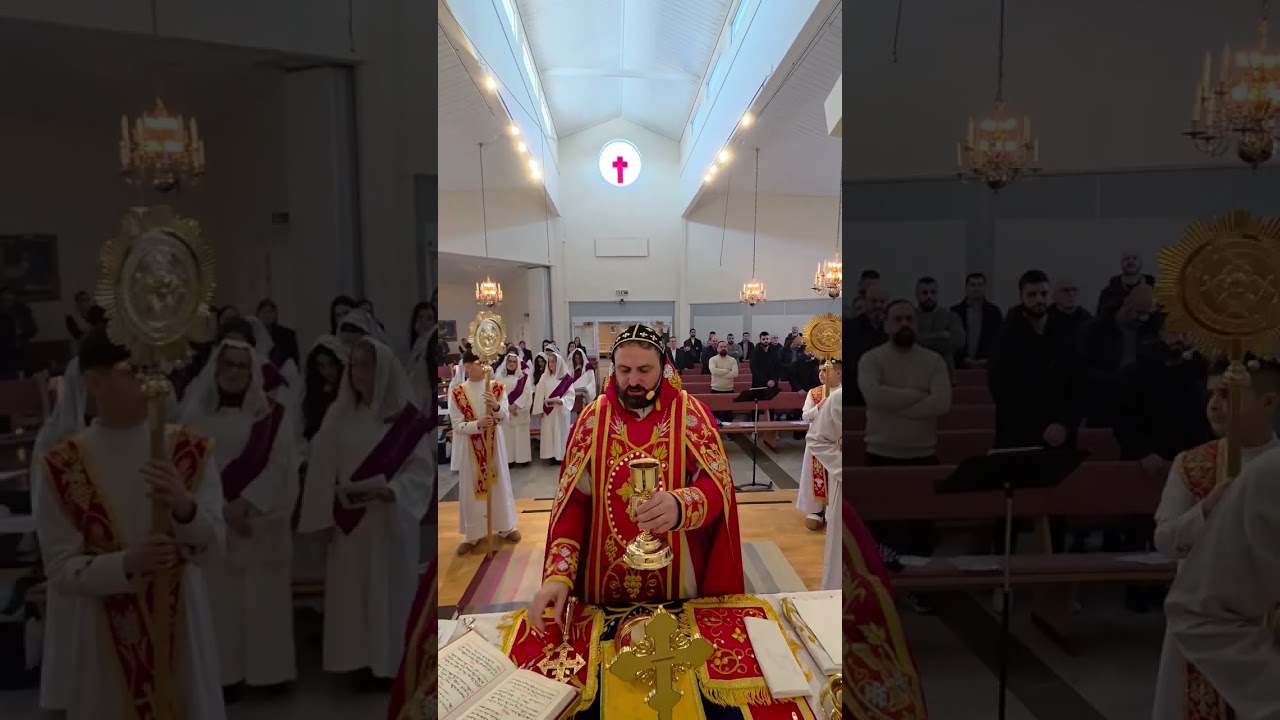 Освящение Святых Даров во время литургии в Сиро-Яковитской Церкви