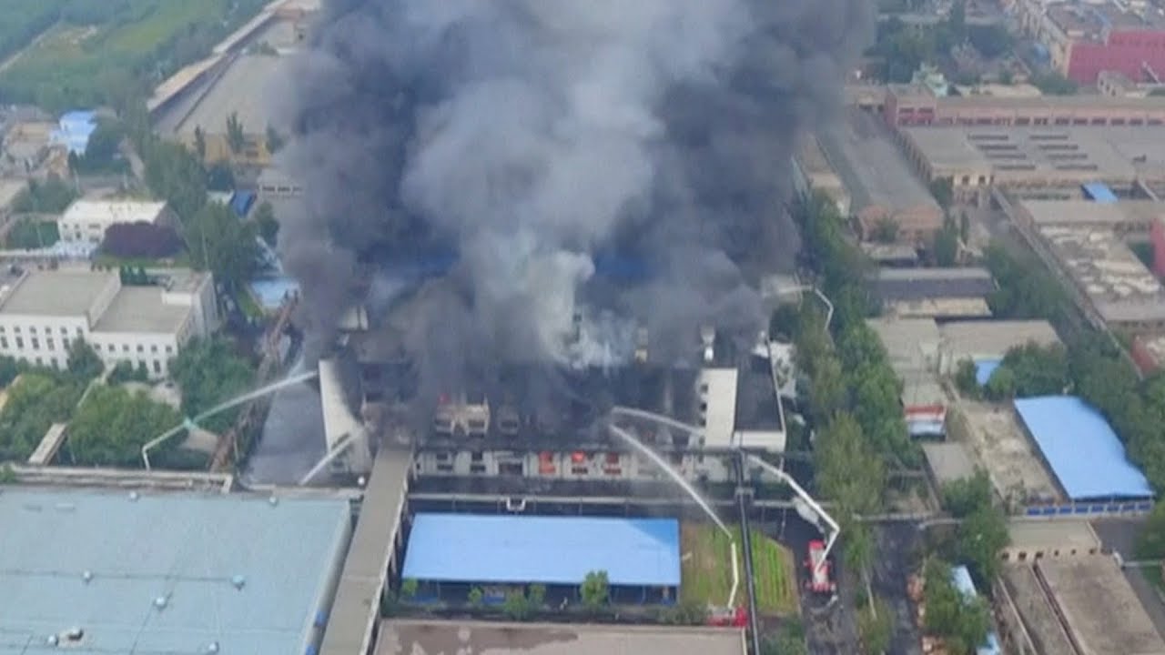 Huge fire engulfs tire factory in NW China