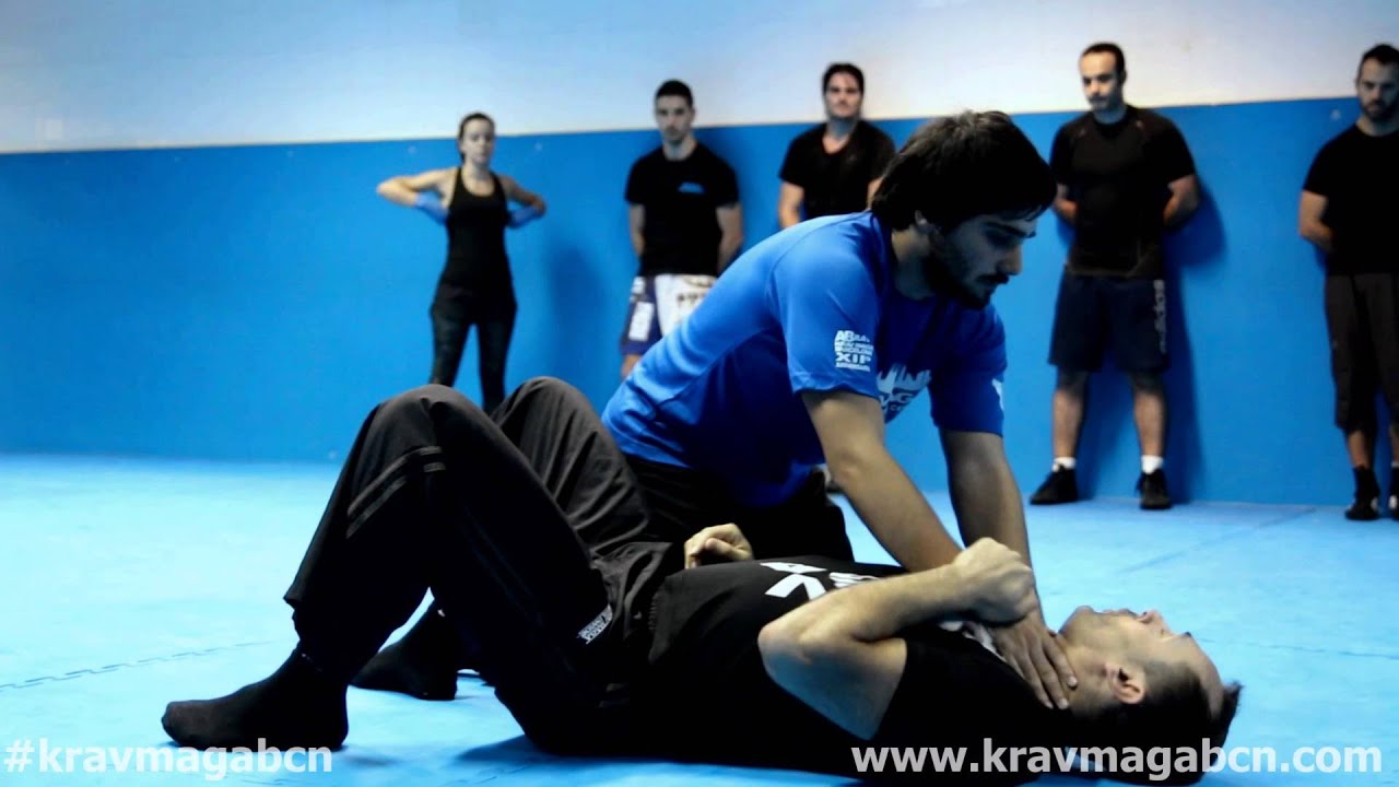 Defensa ante estrangulación en el Suelo (Variante 1) - Krav Maga Worldwide Barcelona