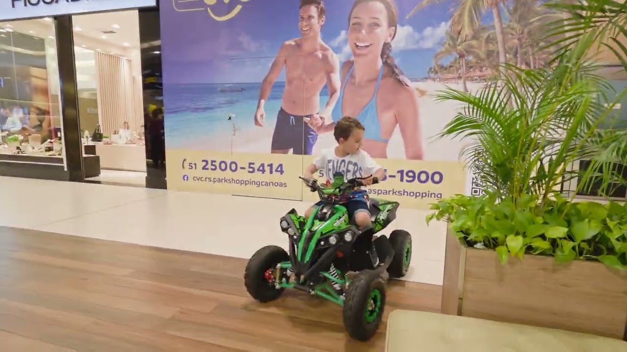 ANDEI DE TRICICLO NO SHOPPING 
