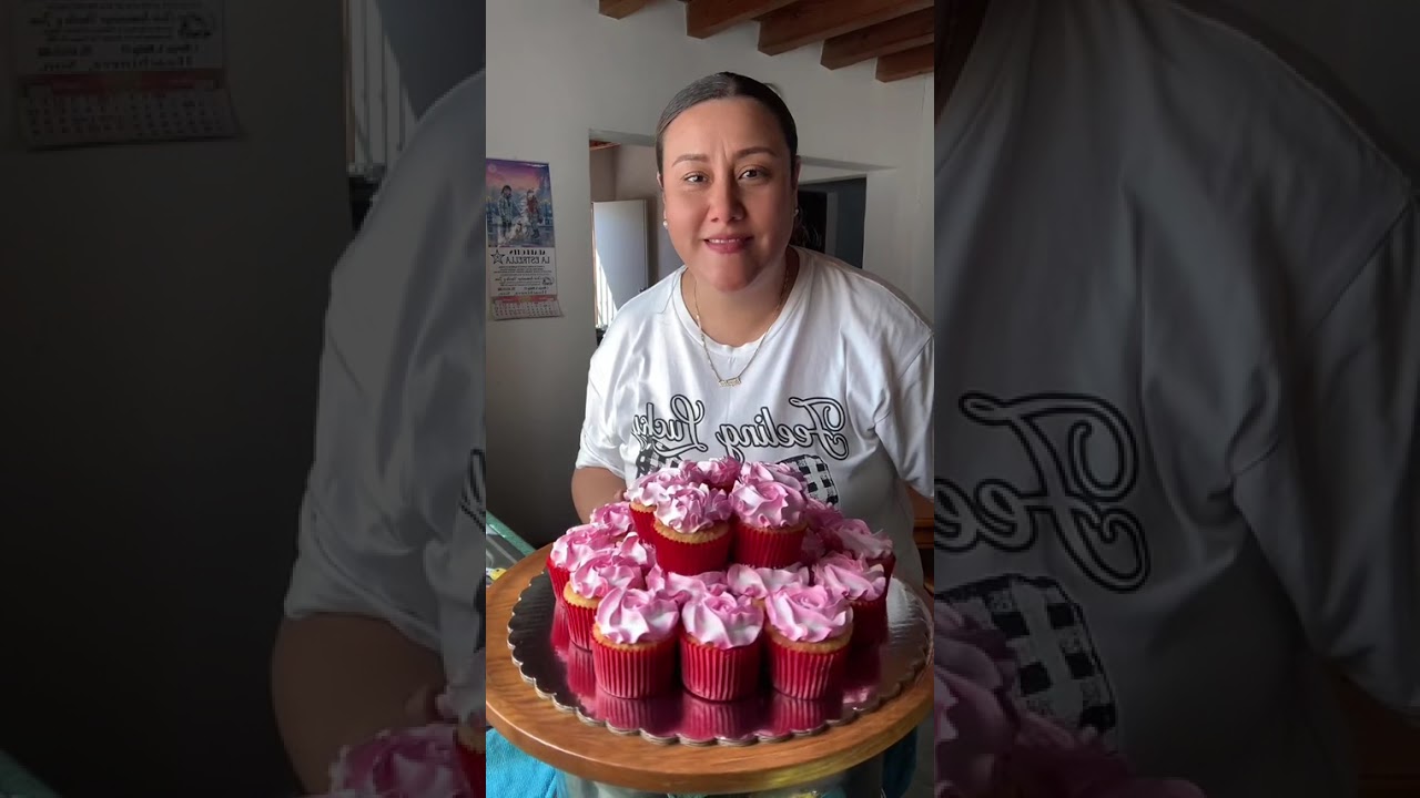 Los rosetones nunca fallan, aquí te muestro una torre de cupcakes, espectacular ￼