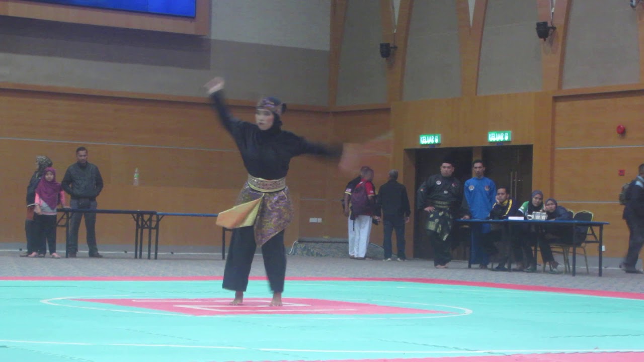 Solo kreatif putri Raga Mekar Panglipur