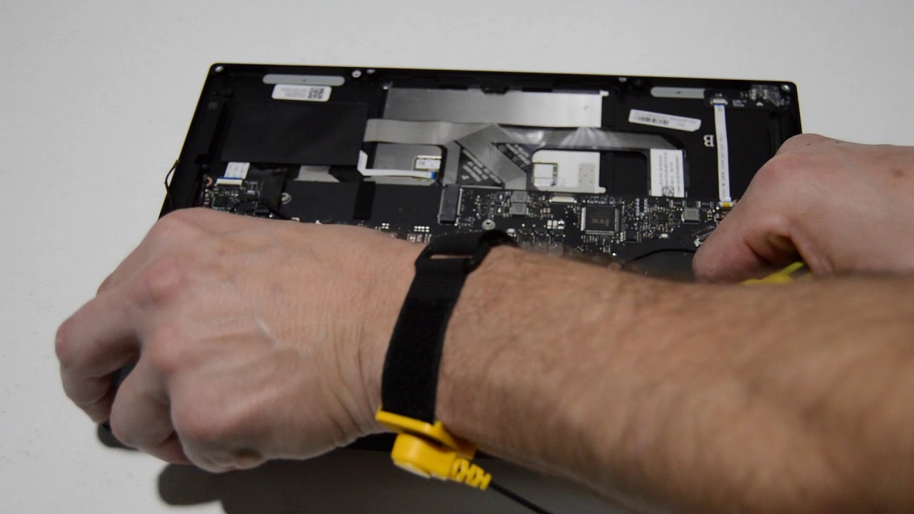 How to Disassemble Razer Blade Stealth RZ09 Laptop