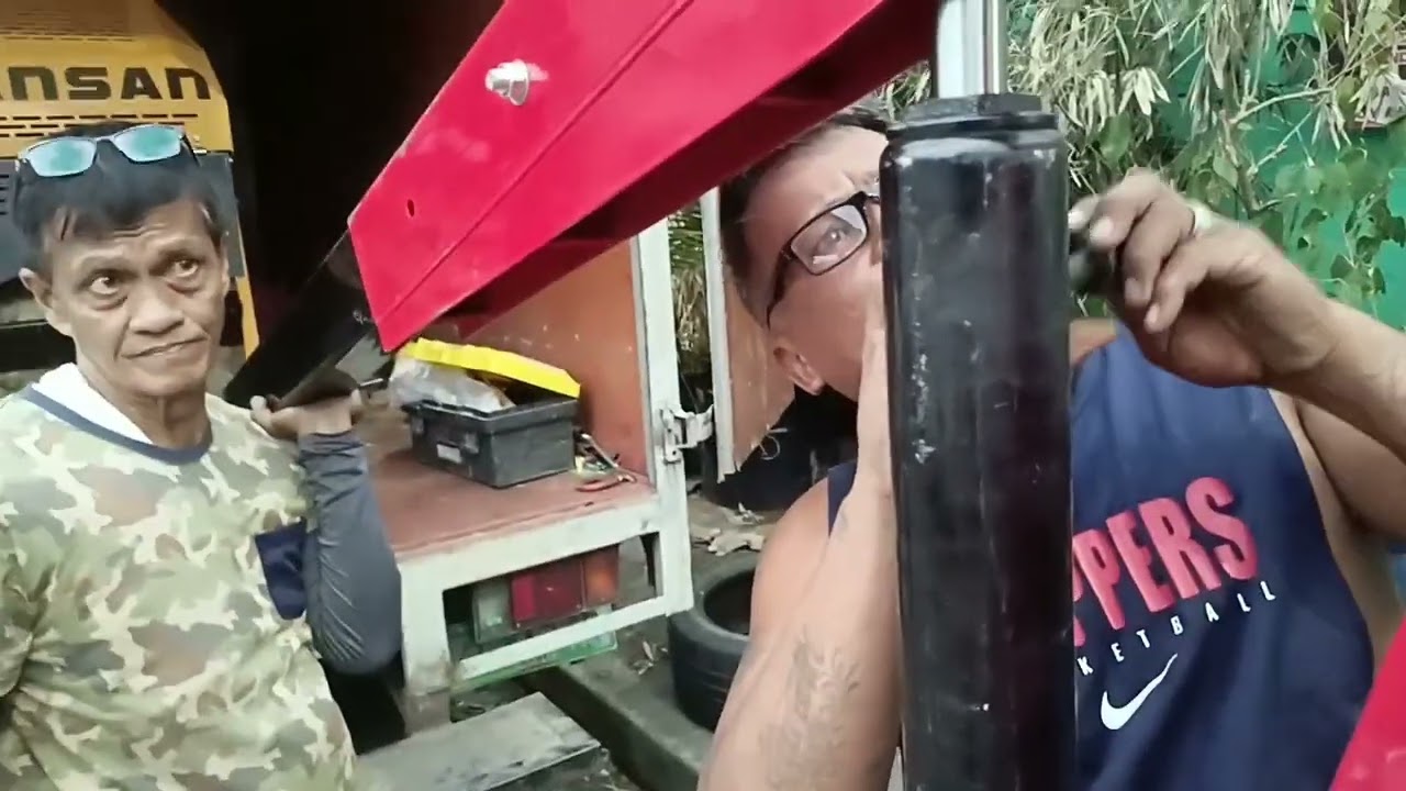 Actual Footage on how to assemble lifter and unloading of Road Roller #mechanic 