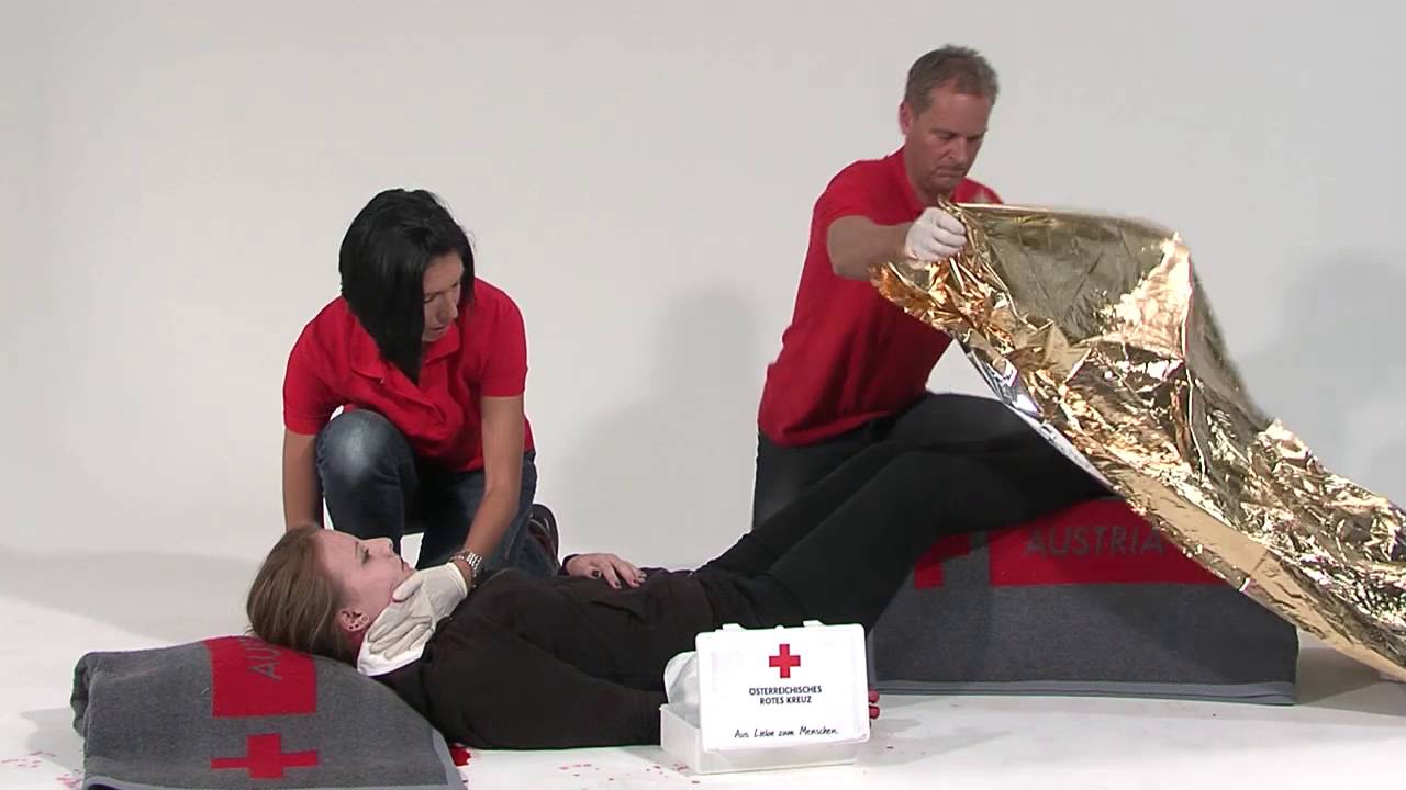 012B Erste Hilfe Starke Blutung - manueller Druck