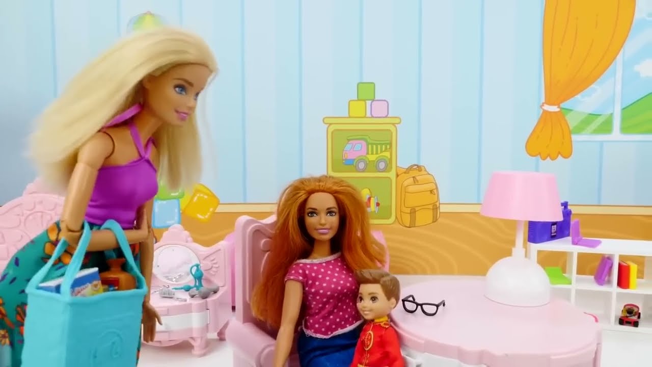 I bambini di Barbie a casa. Video per bambini con giochi e avventure.