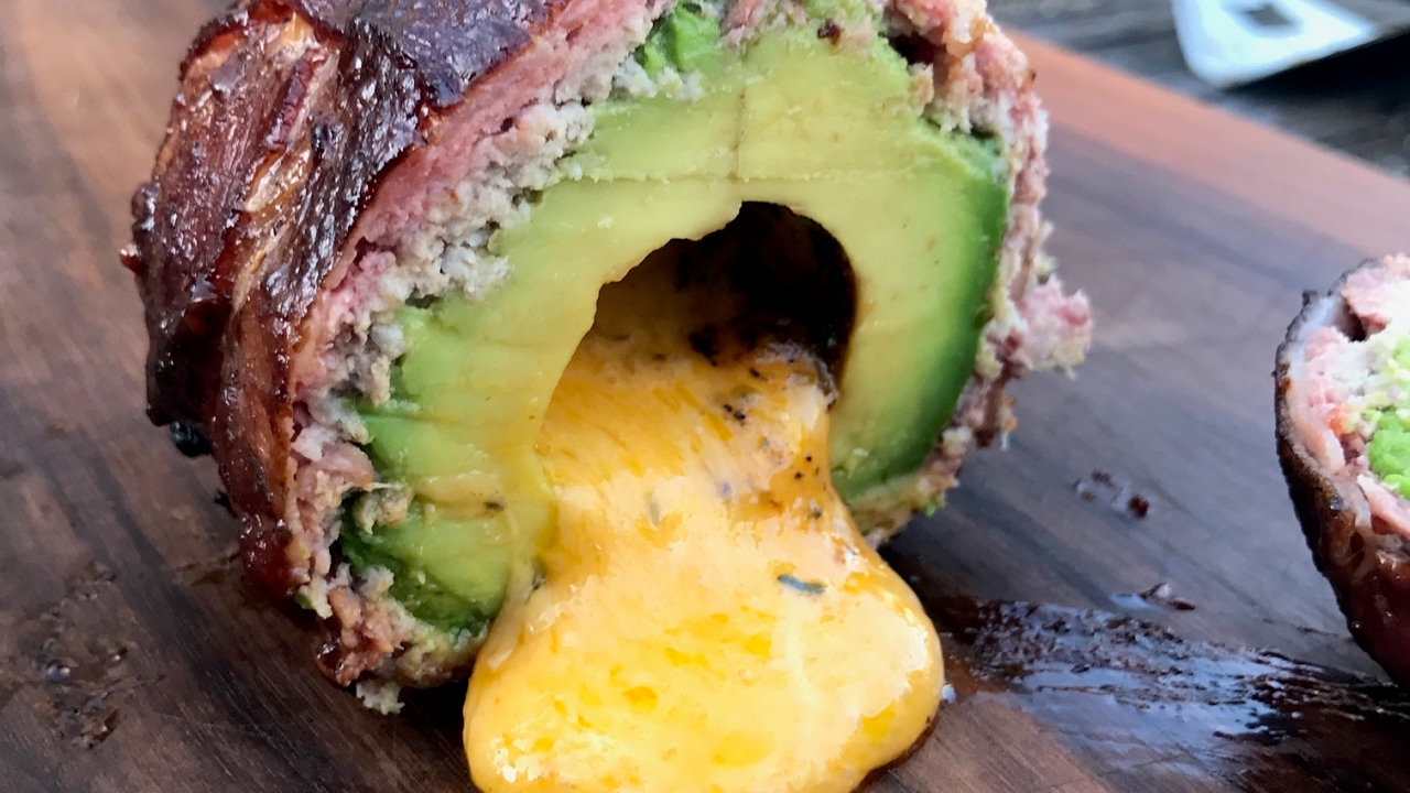 SMOKED & STUFFED AVOCADO - deutsches KETO Grill- und BBQ-Rezept - 0815BBQ