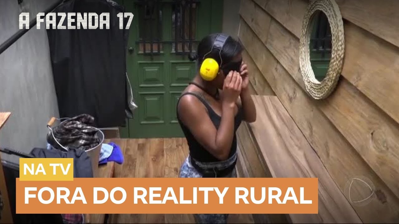 Confira o momento em que Carol &eacute; expulsa | A Fazenda 17