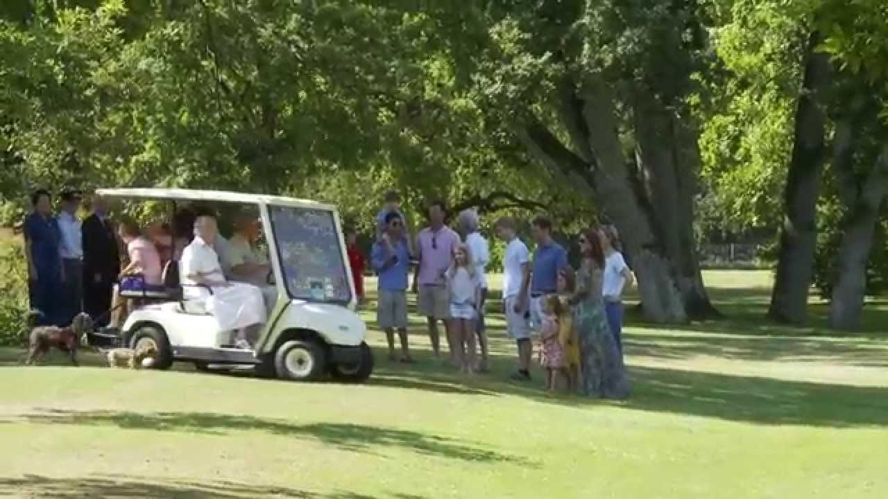 Kongefamilien stillede op til fotografering på Gråsten Slot