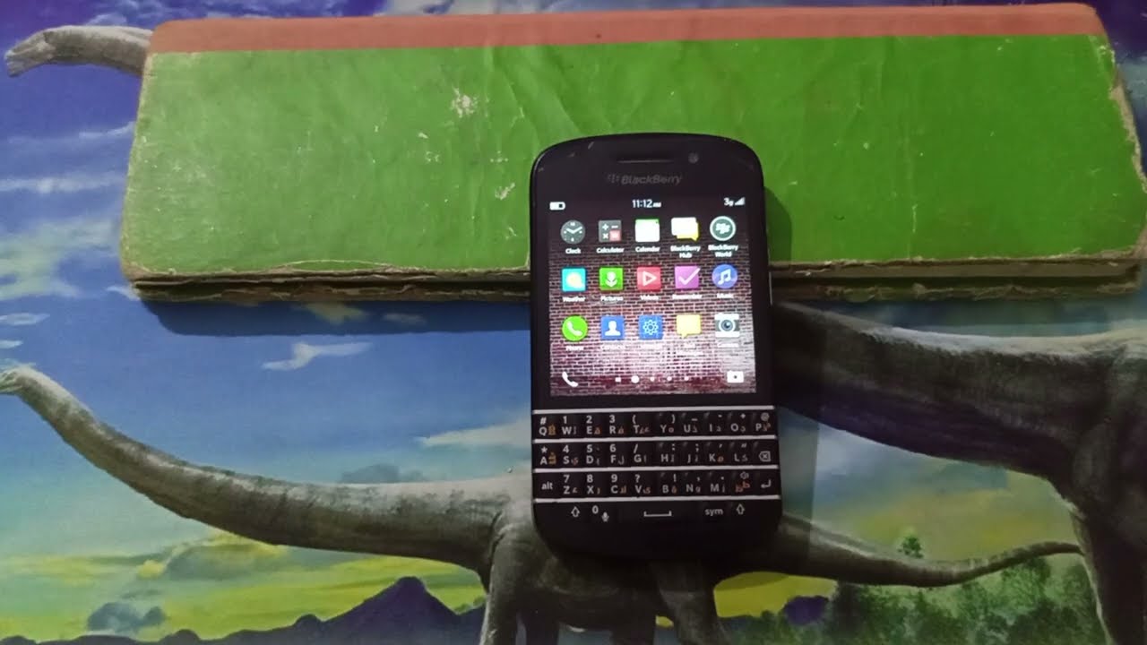 Blackberry Q10 in 2024 (still brilliant)