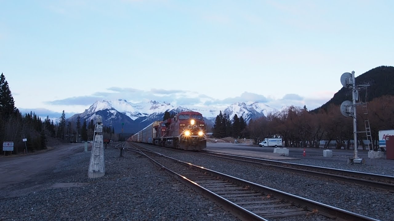 カナダのなが～い貨物列車161両編成(カナダ太平洋鉄道) - The long long freight train owned by Canadian Pacific Railway@banff