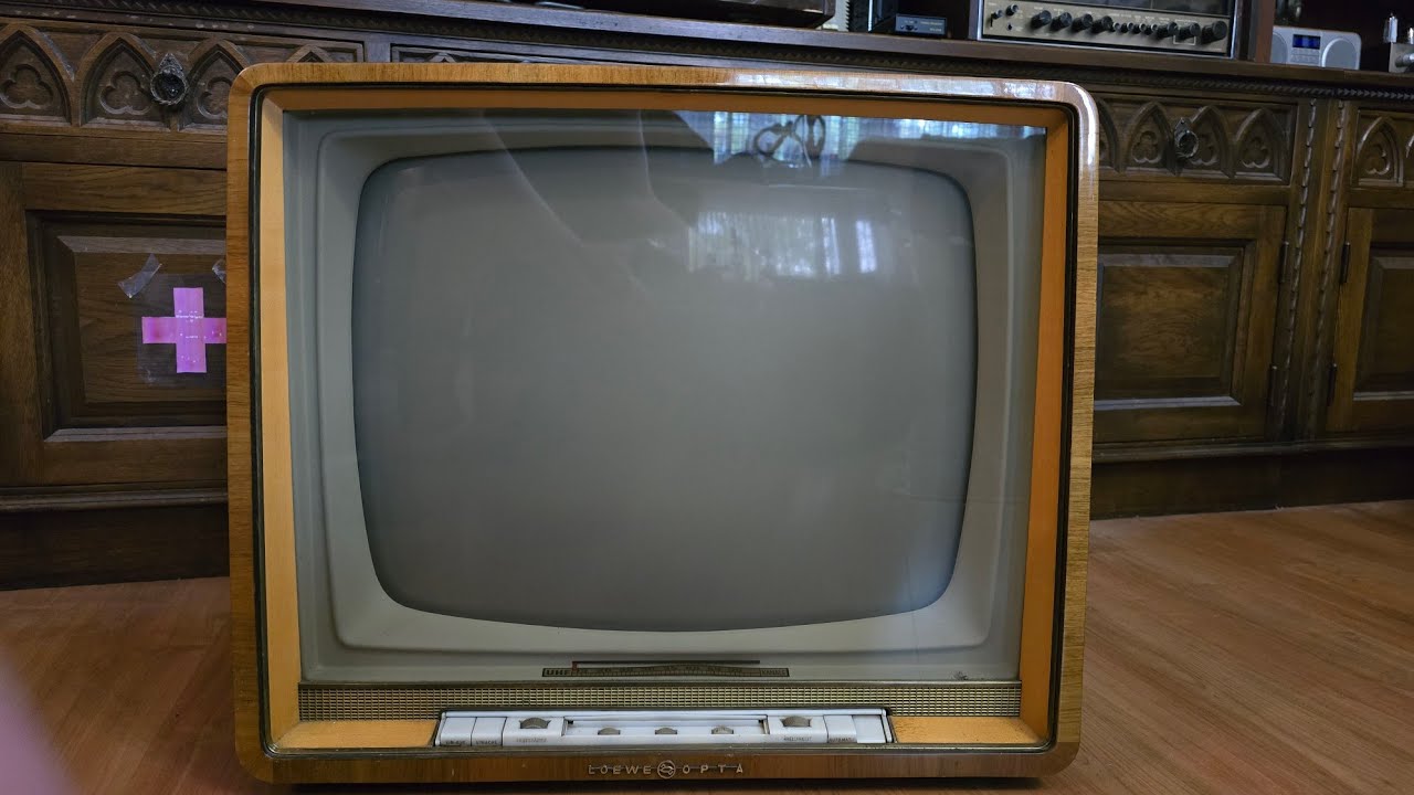 Loewe Opta Atlas 694 Röhren Fernseher aus dem Keller geholt , einen Funktionstest nach ca 15 Jahren.