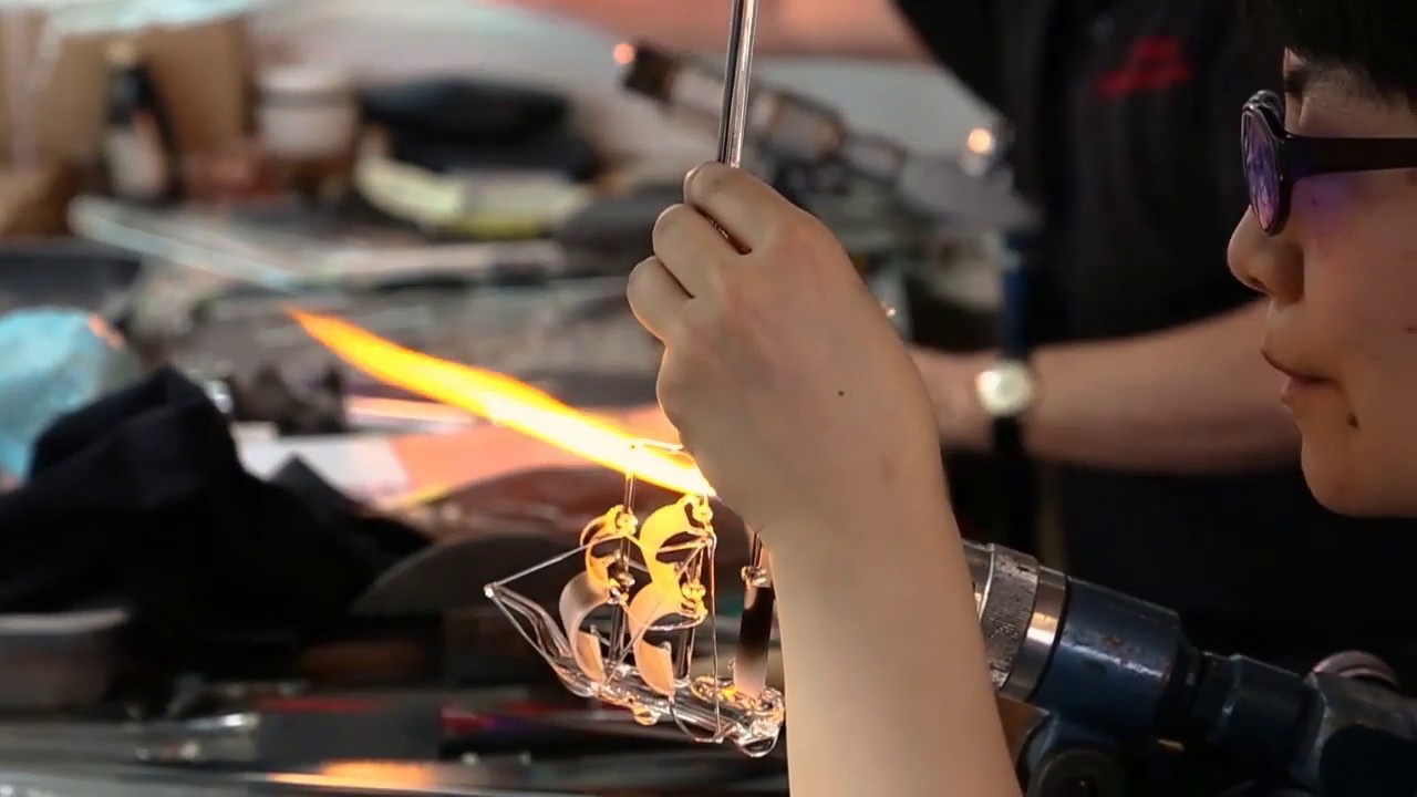 Making a ship with glass (2018)