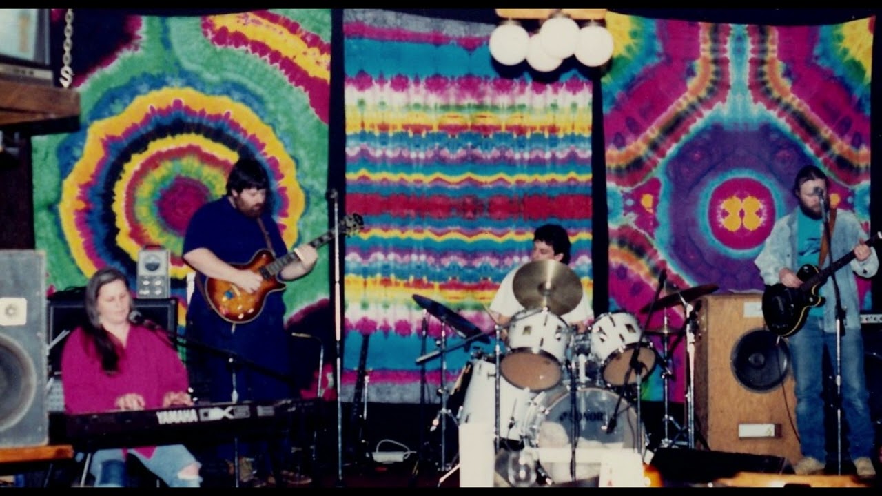 Lichen performing Caravan live at La Cantina, Bedford, NH, 6/6/90