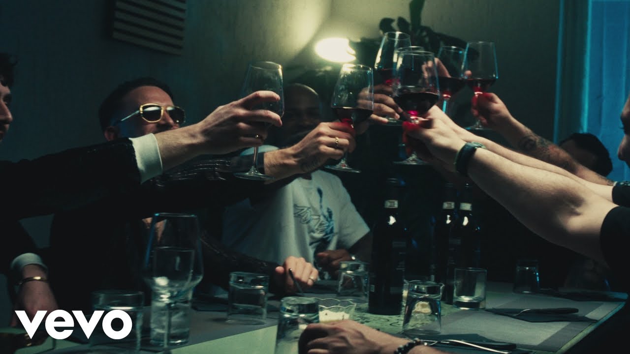 Vegas Jones - MOMENTO E MOMENTO (Official Video)