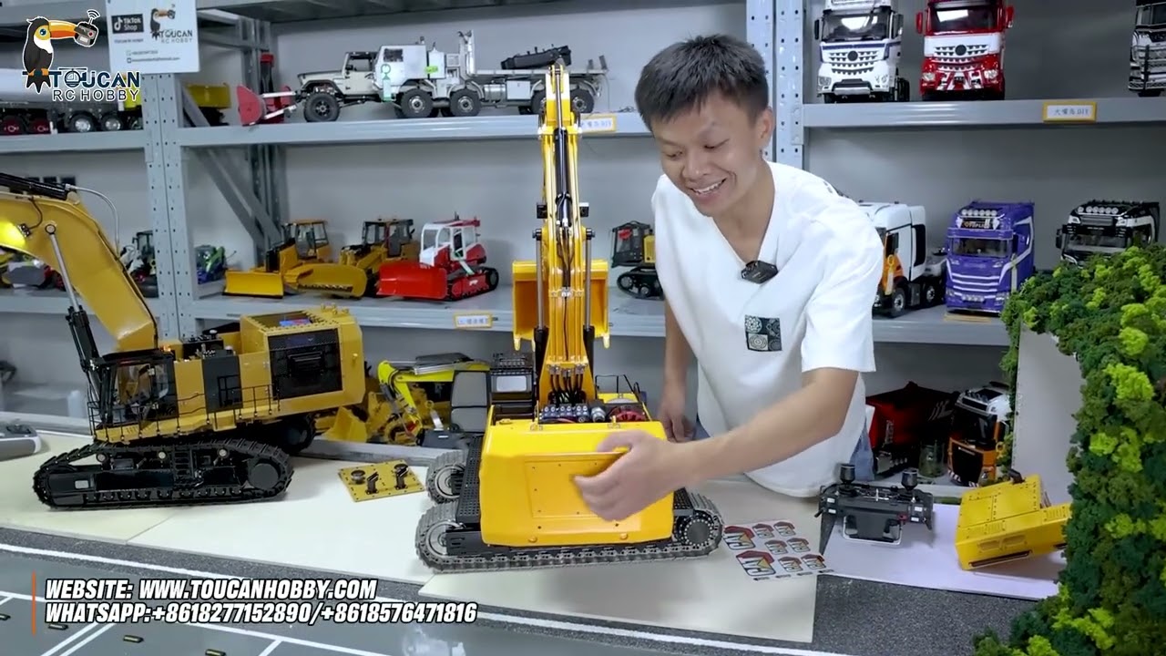 One time, enjoy two exquisite 1/14 RC hydraulic excavators——C395 and 6015B